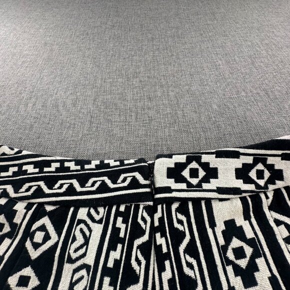 Forever 21 Shorts Aztec Geometric print Junior Medium Ivory & Black High Waisted - Picture 7 of 12